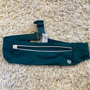 Lululemon teal running belt